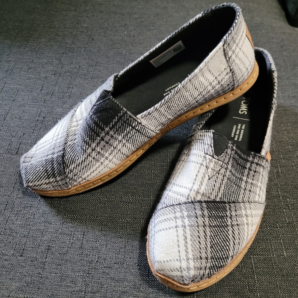 Women's Toms flats